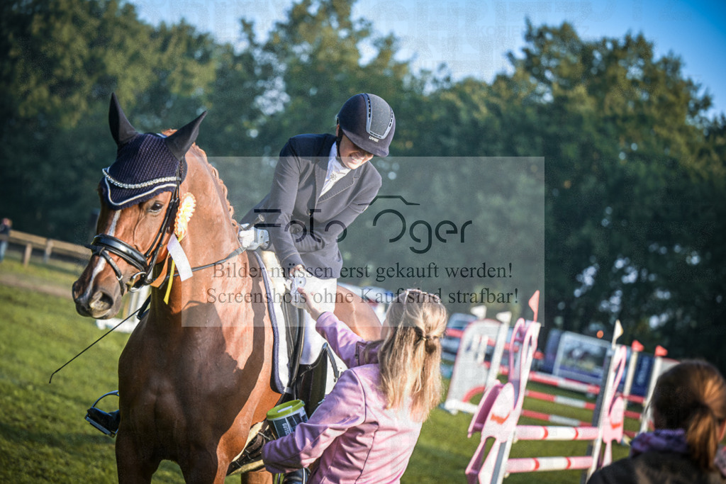 DOS_0013 | Entdecke hochwertige Reitturnierfotos von Foto Oger. Professionell, emotional und authentisch – jetzt Lieblingsmomente im Shop bestellen.Deutschlandweite Turnierfotografie. - Realisiert mit Pictrs.com