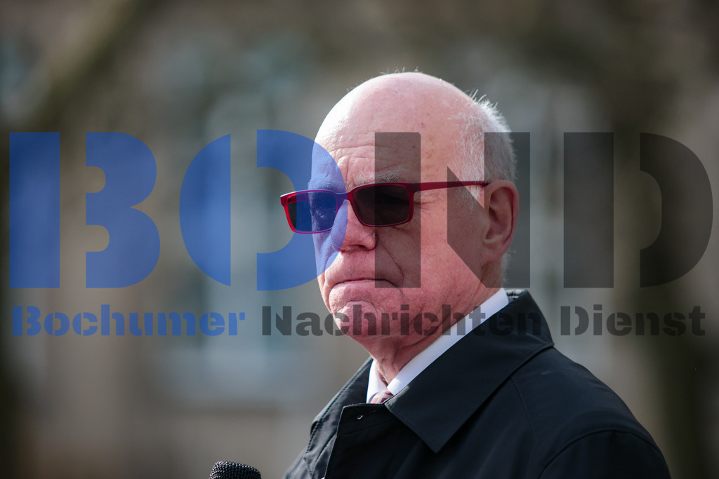 Brandmauer 2024 vor dem Rathaus der Stadt Bochum {date} -  | {headline}



(Foto: Sebastian Sendlak / BOND)

 - Realisiert mit Pictrs.com