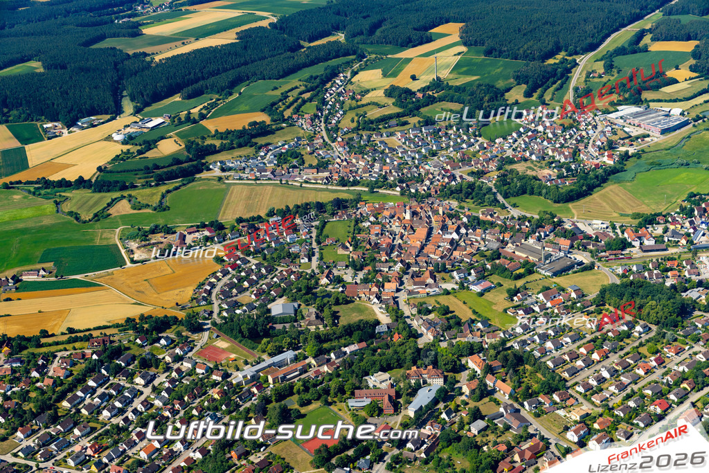 Aktuelles Luftbild von  Windsbach - Die Luftaufnahme wurde 2022 mittels UL-Flugzeug erstellt ( keine Drohne ) - hochauflösende Kamera-Systeme von  Canon -Beste Qualität - Für grossformatige Ausdrucke geeignet. Die Geschenkidee !