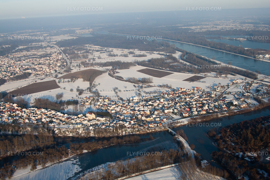 Aerial view: Sauer estuary in Munchhausen in the state Bas-Rhin, France.Photo: IMG_36623.jpg taken on 01/05/2011 by Werner Riehm/FLY-FOTO.comResolution of the original: 4752 x 3168 px