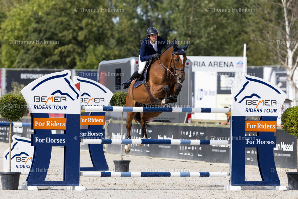 63 Darling de L _Angevine ((FRA)_ Mathieu Billot_164 | 63 Darling de L´Angevine ((FRA), Mathieu Billot beim CSI Azelhof 2022 am 04.09.22 in Lier, Azelhof