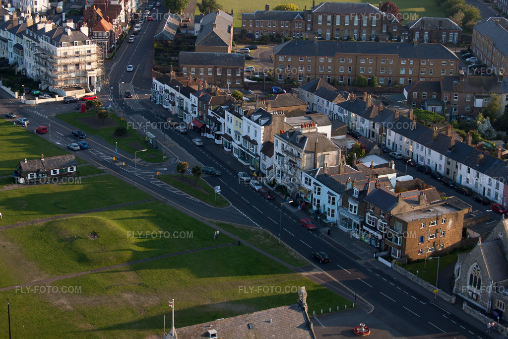 Aerial view: View of the town in Deal in the state England, Great Britain. – Photo: IMG_50874.jpg taken on 05/27/2012 by Werner Riehm/FLY-FOTO.com – Resolution of the original: 4752 x 3168 px
