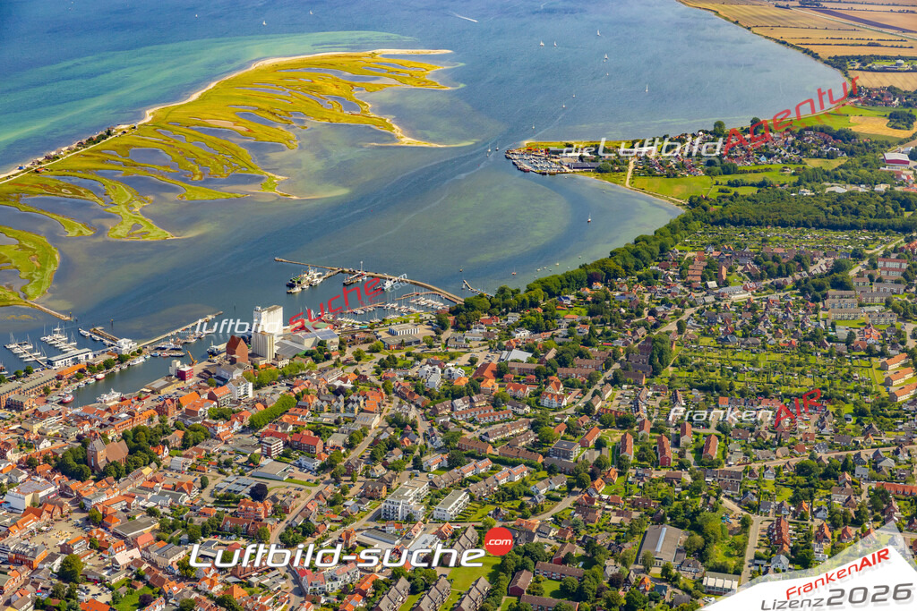 Luftbild Heiligenhafen - Die Luftaufnahme wurde 2025 vom UL-Flugzeug heraus erstellt ( keine Drohne ) - Hochauflösende Luftaufnahme - für professionelle Ausdrucke geeignet. Die Geschenkidee !Hier alle&nbsp;Infos zur Lizenzierung der LuftaufnahmeWir fliegen auch dieses Jahr wieder in Ihre Region um Luftbilder zu erstellen.- Luftbild anfragen