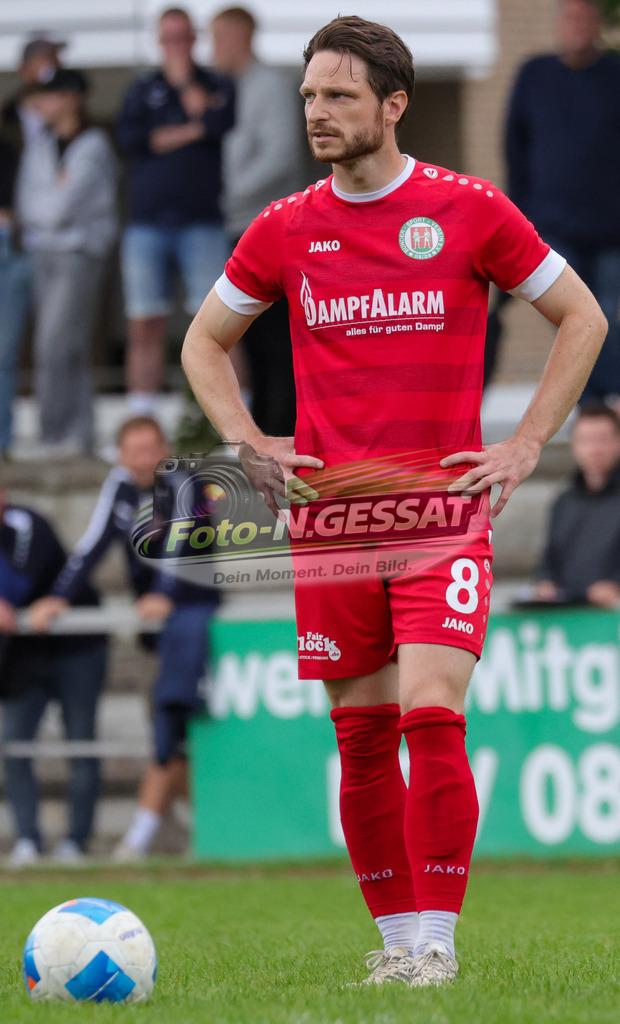Bünder SV - VfL Holsen | Auf dem Bild zu sehen: rot Bünder SV: Denis Müller Bünder SV, VfL Holsen, Saison 26/27, Kreisliga A, Bünde, Deutschland - Realisiert mit Pictrs.com