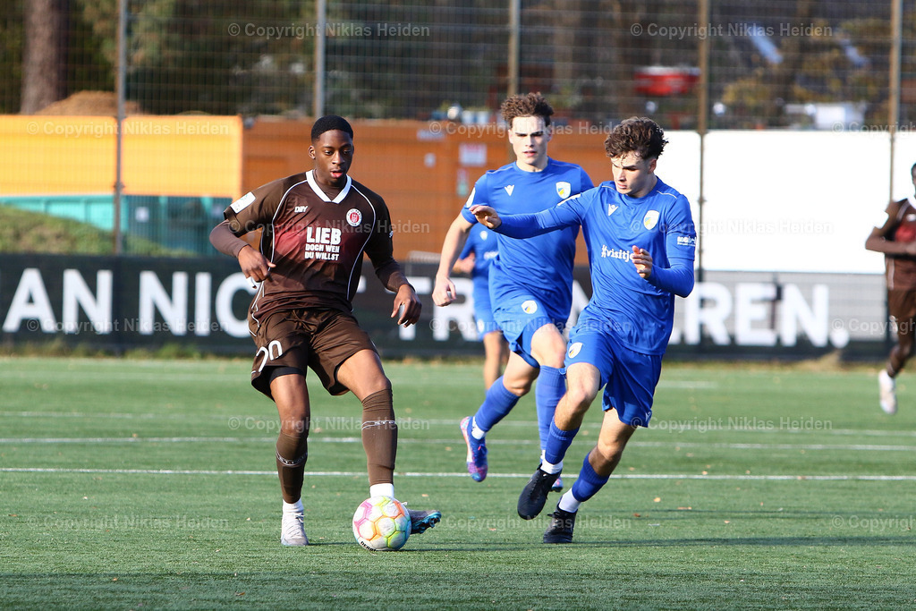 NH_FCStPauliU19_CarlZeissJenaU19_U19Bundesliga_18112023 | #20 Julian Adjege (FC St. Pauli U19), #8 Paul Kampe (Carl Zeiss Jena U19)

11. Spieltag I A-Junioren Bundesliga Nord/Nordost I 18.11.2023