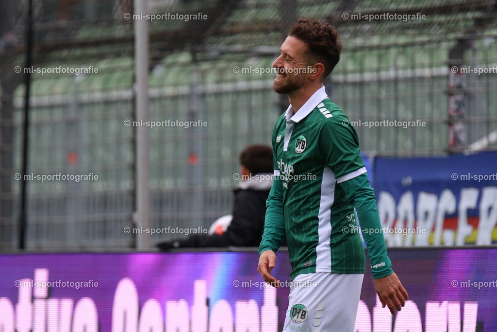 Fußball I Herren I Saison 2025/2026 I Regionalliga Nord I 19. Spieltag I VfB Lübeck - SV Meppen | Enttäuschung bei Manuel Farrona Pulido (10, VfB Lübeck) - Realisiert mit Pictrs.com