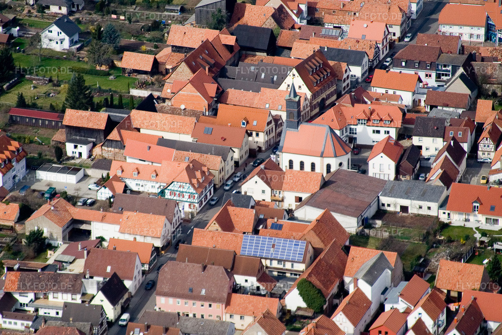 Luftbild: Protestantische Kirche in Offenbach an der Queich im Bundesland Rheinland-Pfalz in Deutschland. Foto: IMG_9722.jpg vom 15.03.2008 durch Werner Riehm/FLY-FOTO.de