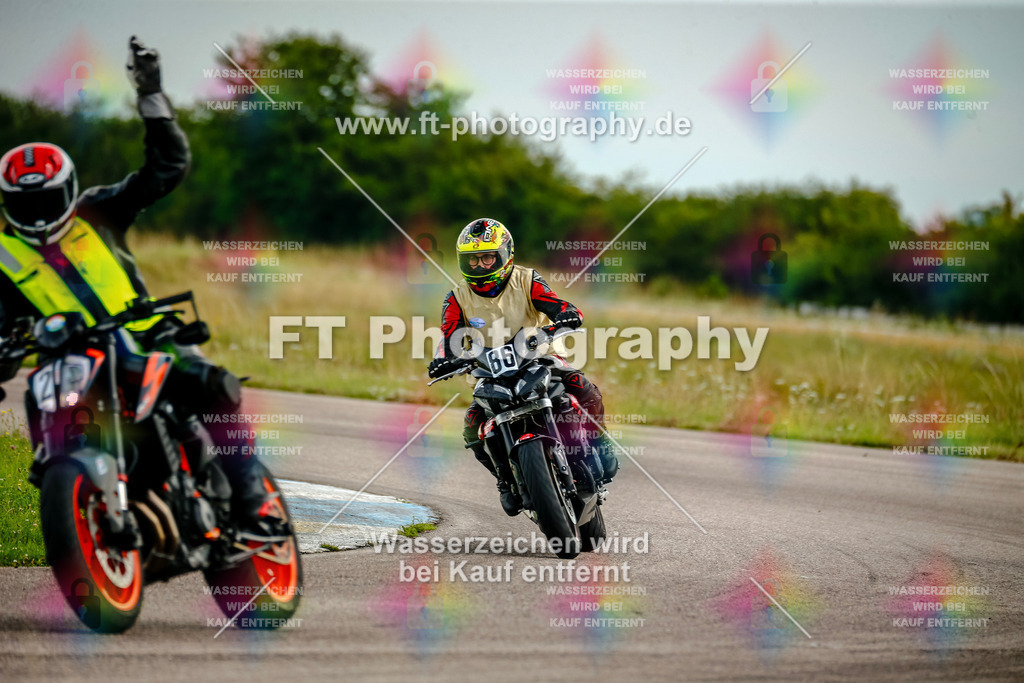 Chambley Juli-2512 | Hier findet Ihr Bilder von Touristenfahrten auf der Nürburgring Nordschleife oder von anderen Veranstaltungen die ich besucht habe. Viel Spass beim Durch Schauen 