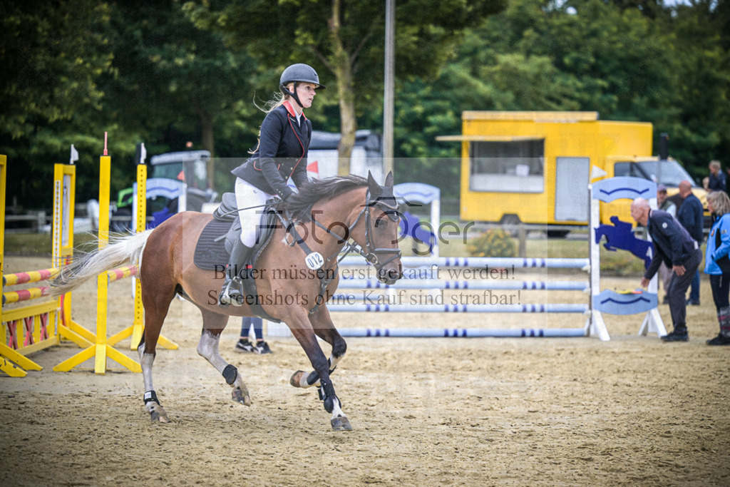 DOS_4177 | Entdecke hochwertige Reitturnierfotos von Foto Oger. Professionell, emotional und authentisch – jetzt Lieblingsmomente im Shop bestellen.Deutschlandweite Turnierfotografie. - Realisiert mit Pictrs.com