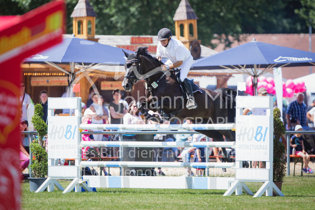 220717_LC_M1-Springen-624 | Deine schönsten Turniermomente als professionelle Fotos! Entdecke hochwertige Pferdesport-Fotografie im Online-Shop. Jetzt Fotos finden & bestellen!