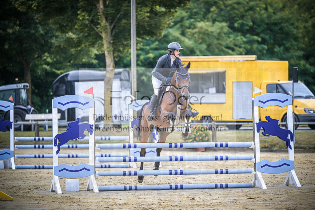 DOS_1524 | Entdecke hochwertige Reitturnierfotos von Foto Oger. Professionell, emotional und authentisch – jetzt Lieblingsmomente im Shop bestellen.Deutschlandweite Turnierfotografie. - Realisiert mit Pictrs.com