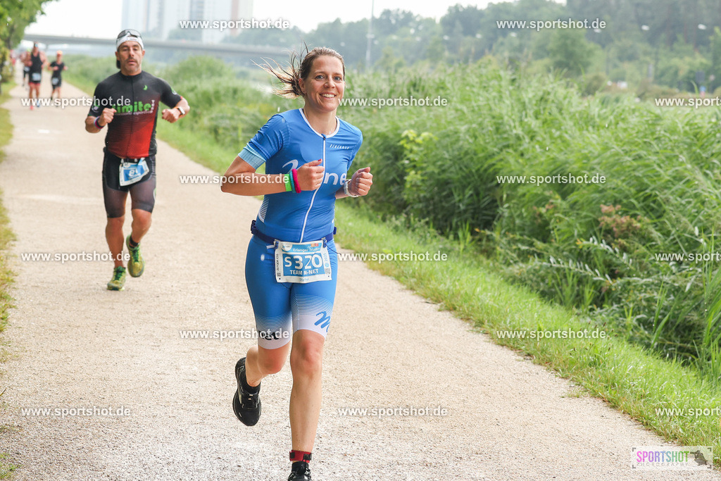 LUR_1646 | 34. M-net Erlanger Triathlon 2025 #erlangertriathlon  #mnettriathlon2025 #mnettriathlon #team #olympischedistanz #mitteldistanz #triathlon #maindonaukanal  #erlangertriathlon2025 #yourpictrs #tv1848 #tv1848erlangen  #triathlonbayern #sportinerlangen #demsportverbunden #sportshot_your_pictrs Copyright: www.sportshot.de