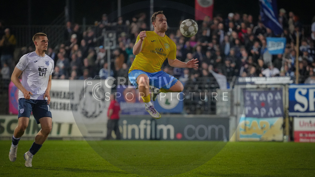 Fußball, Herren, Saison 2025/2026, Regionalliga Nordost, 30. Spieltag, FSV 63 Luckenwalde vs. SV Babelsberg 03, Freitag 17.04.2026, Karl-Liebknecht-Stadion Potsdam | Fußball, Herren, Saison 2025/2026, Regionalliga Nordost, 30. Spieltag, FSV 63 Luckenwalde vs. SV Babelsberg 03, Freitag 17.04.2026, Karl-Liebknecht-Stadion Potsdam, Im Bild: Lucas Will (Luckenwalde) mit artistischer Brustannahme - Realisiert mit Pictrs.com