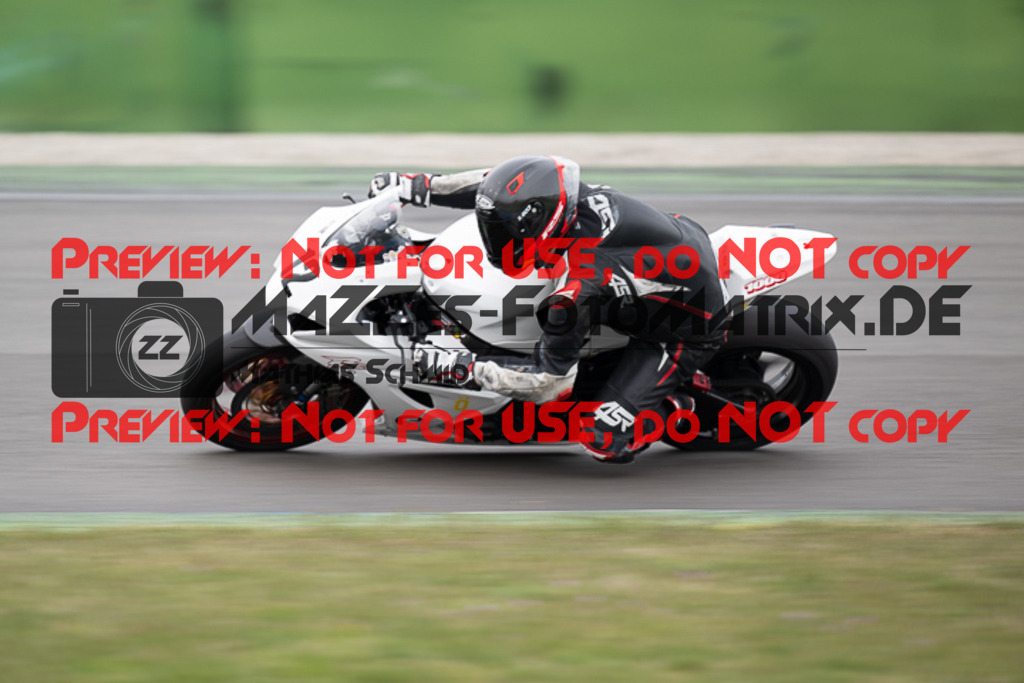 MaZZes_FotoMatrix_230410_2656 | WEISS