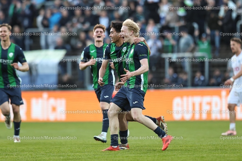 xKWIx24042601038 | 2026.04.24, xkwix, Fußball, Regionalliga West, FC Gütersloh -  Sportfreunde Lotte, Heidewaldstadion, 31.Spieltag, Saison 2025 / 2026: Torjubel nach 2:0 durch Niklas Frese (FC Gütersloh #35) DFB regulations prohibit any use of photographs as image sequences and or quasi-video. Photo: xKamilxWilkowskixPressefotoKochx