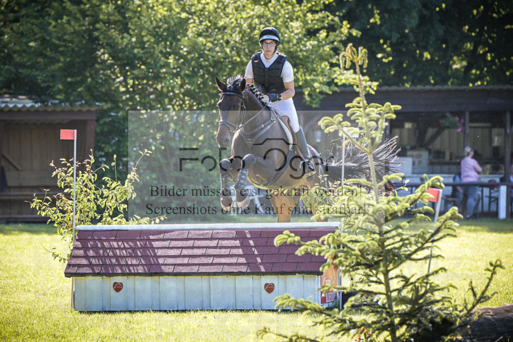 DOS_7963 | Entdecke hochwertige Reitturnierfotos von Foto Oger. Professionell, emotional und authentisch – jetzt Lieblingsmomente im Shop bestellen. - Realisiert mit Pictrs.com