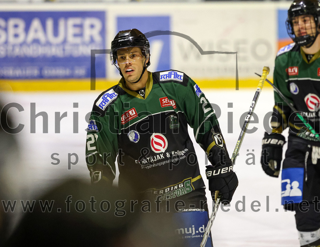 2022-12-16_059_TSV_Erding_gegen_EC_Pfaffenhofen | Erding, Deutschland, 16.12.2022:
Eishockey, Bayernliga 2022 / 2023, 21. Spieltag, TSV Erding gegen EC Pfaffenhofen, Endergebnis: 14:1

Mark Waldhausen (Erding Gladiators, #27)

Foto: Christian Riedel / fotografie-riedel.net