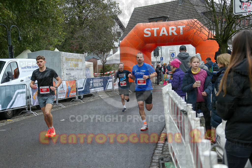 251130_1140_EX1_8179 | Sportfotografie im Rhein-Sieg Kreis, Köln, Bonn, NRW, Rheinland Pfalz, Hessen, etc. Unser Tätigkeitsfeld umfasst den Laufsport vom Volkslauf über den Marathon, Duathlon, Triathon bis zum Ultralauf wie Kölnpfad Ultra oder Schindertrail.