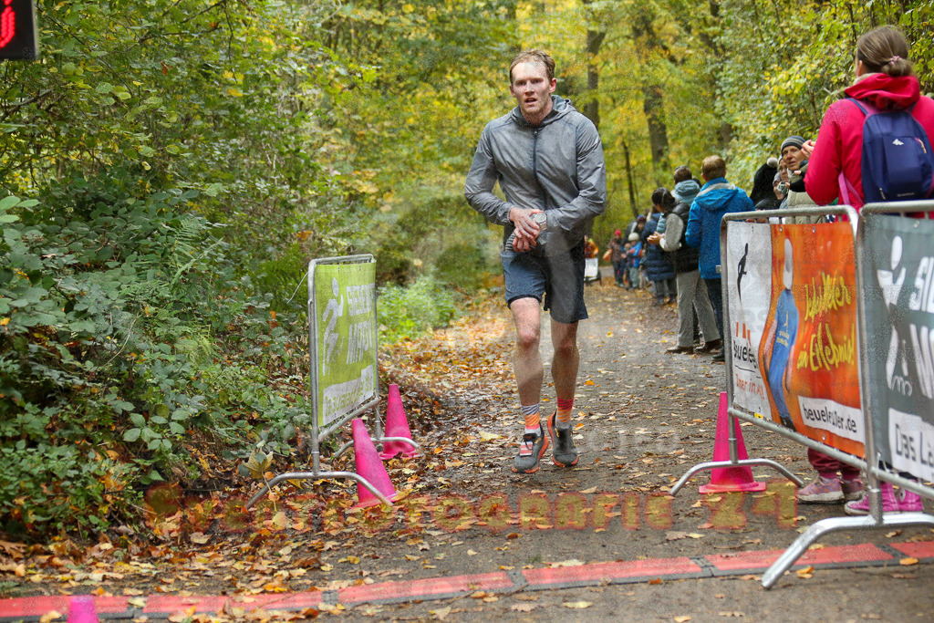 251026_1217_EX1_0042 | Sportfotografie im Rhein-Sieg Kreis, Köln, Bonn, NRW, Rheinland Pfalz, Hessen, etc. Unser Tätigkeitsfeld umfasst den Laufsport vom Volkslauf über den Marathon, Duathlon, Triathon bis zum Ultralauf wie Kölnpfad Ultra oder Schindertrail.