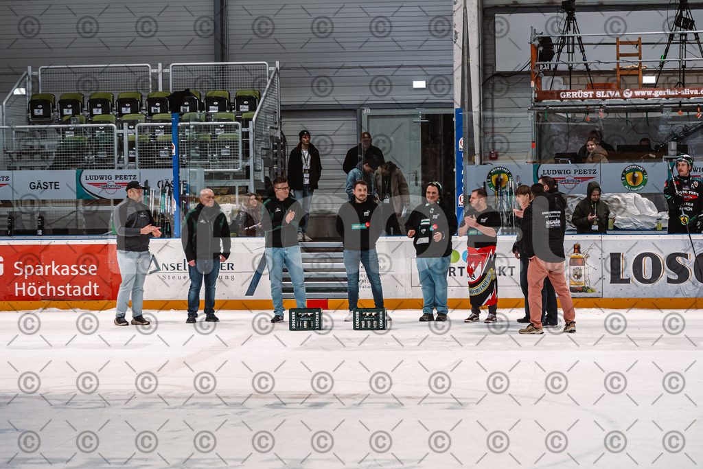 Alligators_vs_Erding_12_12_2025-160 | Höchstadt Alligators Fotogalerie: Eishockey-Action aus Franken. Professionelle Spielfotos, Portraits & Stadionbilder zum Download. Jetzt entdecken! - Realisiert mit Pictrs.com