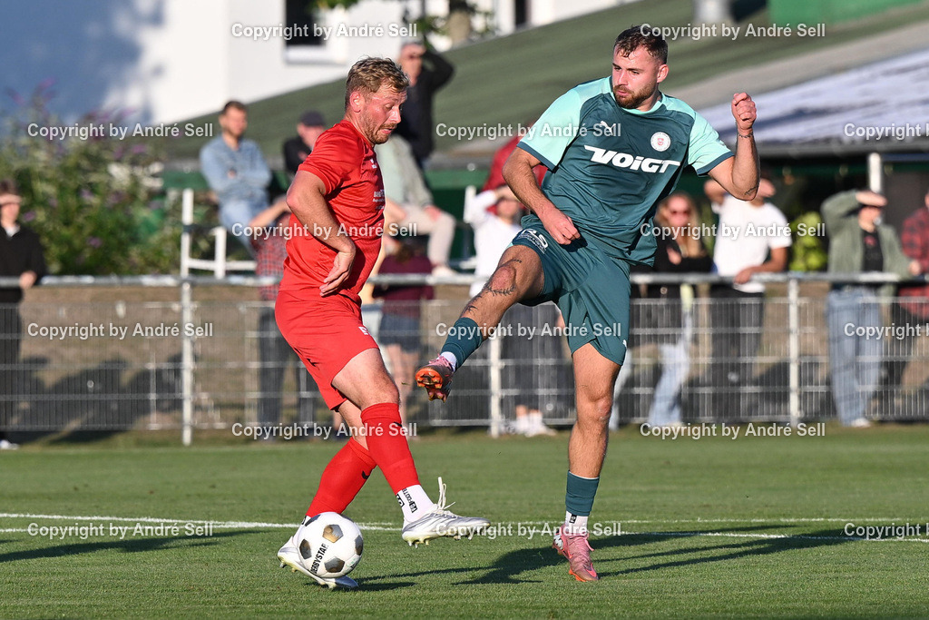 PSV Neumünster vs TSB Flensburg | Ben Luca Nohns (PSV #9) vs Felix Stüwe (TSB #19) / Fußball-Oberliga Männer 2026/2027 / PSV Neumünster vs TSB Flensburg / PSV Stadion Platz A / Neumünster / 07.08.26 - Realisiert mit Pictrs.com