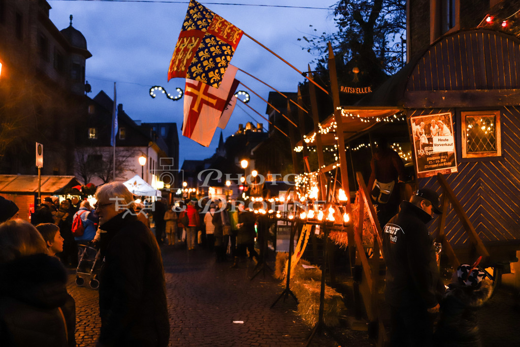 Weihnachtsmarkt Oberwesel 2022-1377 | Der Weihnachtsmarkt in Oberwesel ist jedes Jahr ein Publikumsmagnet. Wir bieten die schönsten Momente auf unseren Fotos. Kostenlos anschauen und online bestellen. - Realisiert mit Pictrs.com