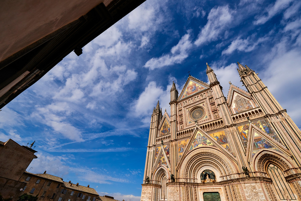 Dom von Orvieto, Kathedrale Santa Maria Assunta | Orvieto, Italien - September 05, 2016: Dom von Orvieto, Kathedrale Santa Maria Assunta. - Realisiert mit Pictrs.com