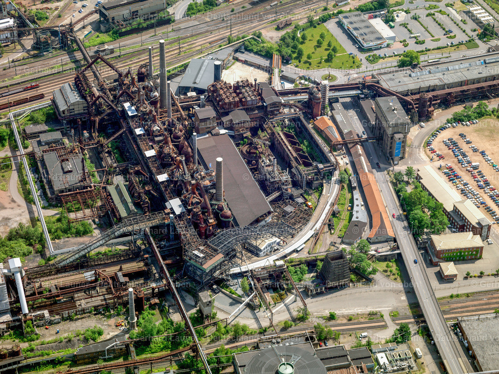 2736051 | Die Völklinger Hütte ist das weltweit einzige vollständig erhaltene Eisenwerk weltweit.Es ist das erste Industriedenkmal dieser Epoche, das in die Welterbeliste der UNESCO aufgenommen wurde