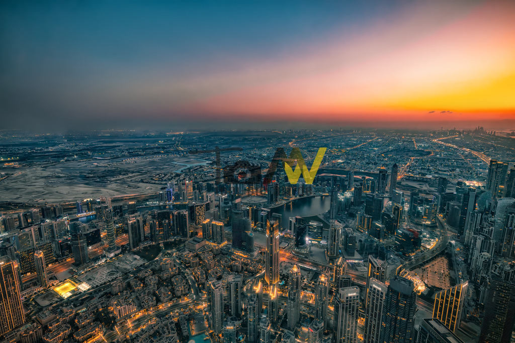 Sonnenuntergang ueber Dubai-Toller Blick von Burj Khalifa 2 | Blick über Dubai bei einem grandiosen Sonnenuntergang. Orangerot gefärbter Himmel. Blick vom Burj Khalifa. - Realisiert mit Pictrs.com