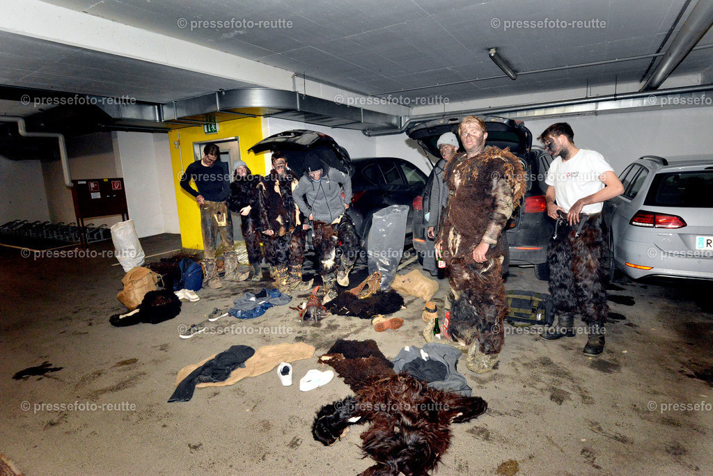 news-2022-Dez03-Krampusumzug-Reutte-WTV_5503 | Info aus dem Bezirk Reutte/Ausserfern Tirol sowie eine umfangreiche Bilddatenbank über die gesamte Region: Lechtal, Talkessel Reutte, Tannheimertal, Zwischentoren. Lech, Plansee, Zugspitze, Grenztunnel, B179, Fernpassstraße, Verkehr, Lawinen, Tradition, - Realisiert mit Pictrs.com