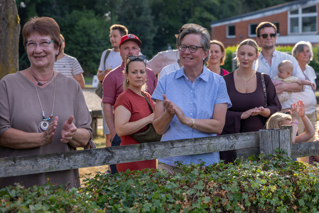 top-top.de-250704-175 | Foto, Video, Fotografie, Videografie, Fotobox, DJ, Discjockey, Musik, Musikbox, Veranstaltung, Photobooth, Amazon, Ebay, Buchtipp, Bestseller, Autor, Verlag, Buch, Wesel, Hamminkeln, NRW, Dinslaken, Rees, Drohne, Hochzeit, Party, Fotobox, Wesel, Fotograf