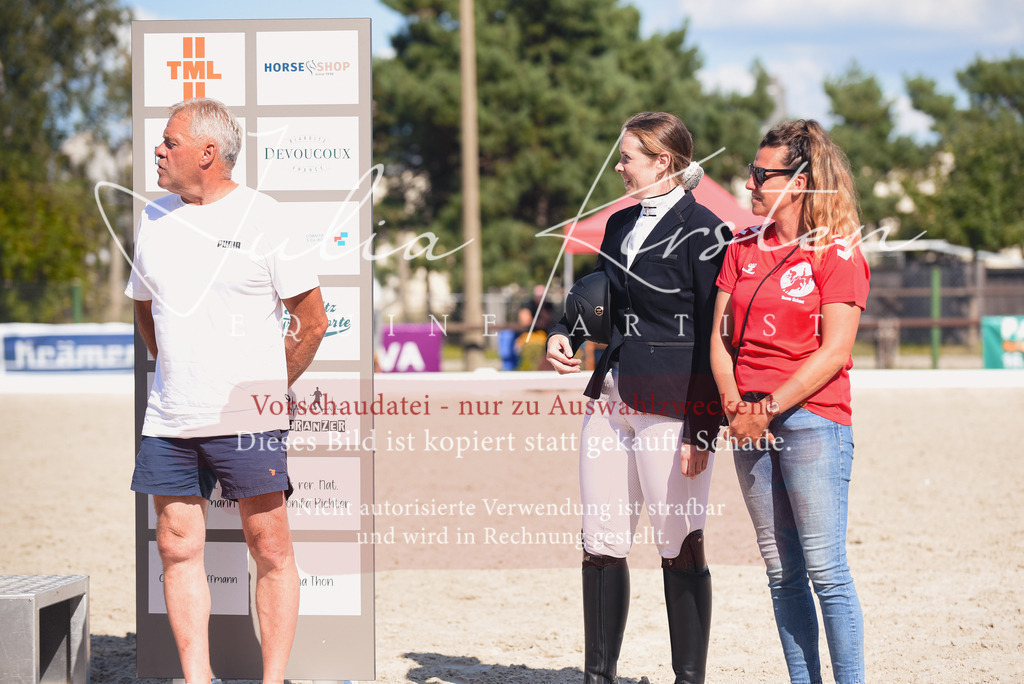 DSC_9857 | Pferde- und Turnierfotografie in Westsachsen. Pferdeportraits, Auftragszeichnungen und intuitive Kunst.