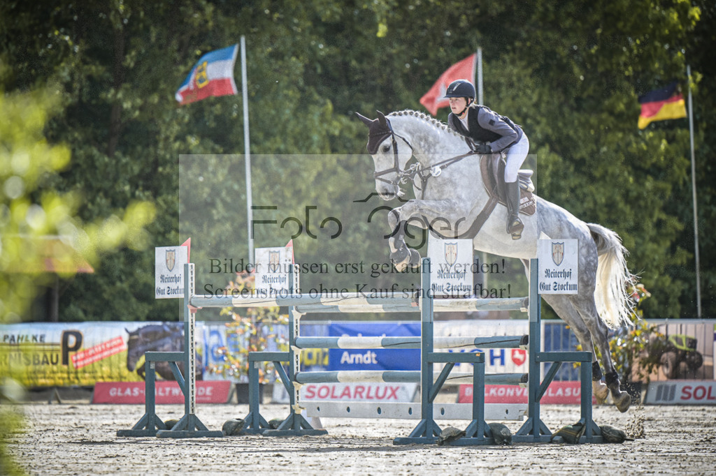 DOS_9645 | Entdecke hochwertige Reitturnierfotos von Foto Oger. Professionell, emotional und authentisch – jetzt Lieblingsmomente im Shop bestellen.Deutschlandweite Turnierfotografie. - Realisiert mit Pictrs.com