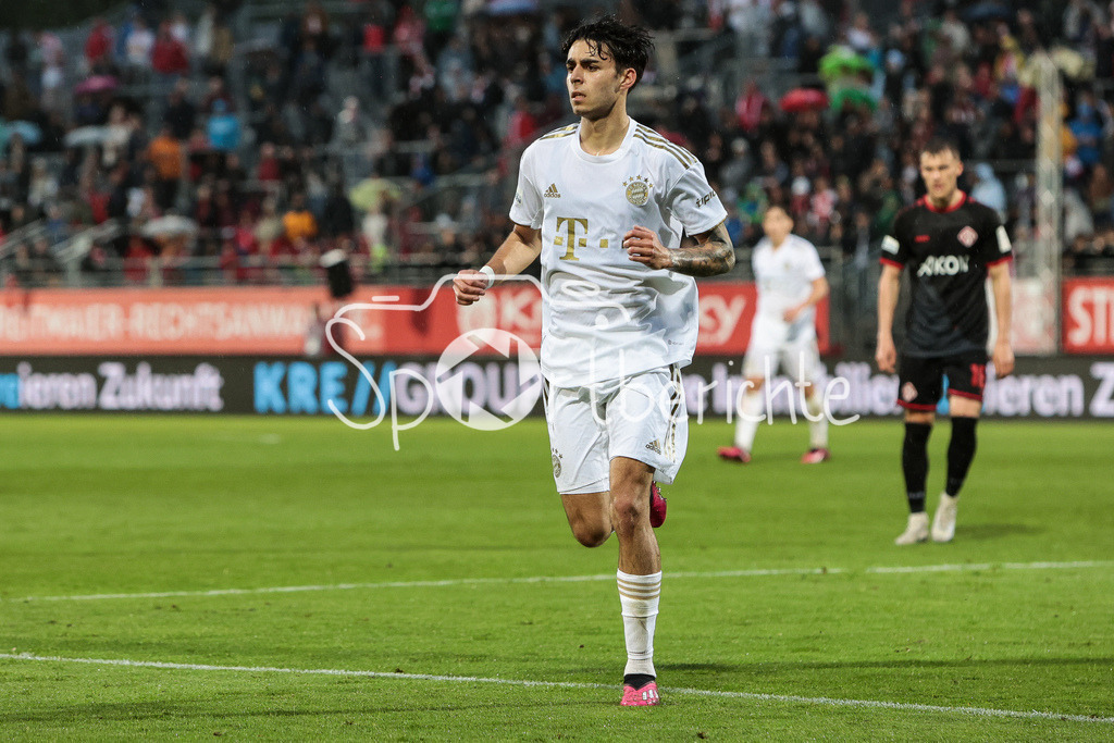 FC Würzburger Kickers - FC Bayern Amateure | Lucas Fernando COPADO SCHROBENHAUSER (FCB #9) nach wieder auf dem Platz / Comeback / Einzelfoto / Freisteller