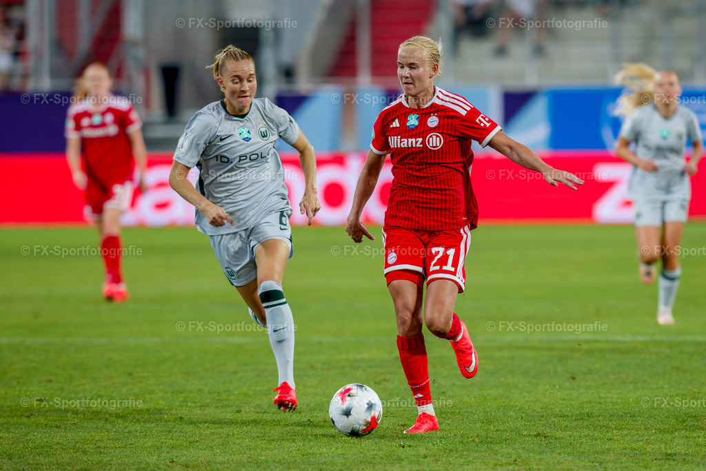Supercup-Frauen-Bayern-Muenchen-vs-VfL-Wolfsburg 057 | Sportfotos und Eventgalerien von FX-Sportfotografie. Bilder von Fußball, Vereinsveranstaltungen und Events direkt ansehen und als Download bestellen. - Realisiert mit Pictrs.com