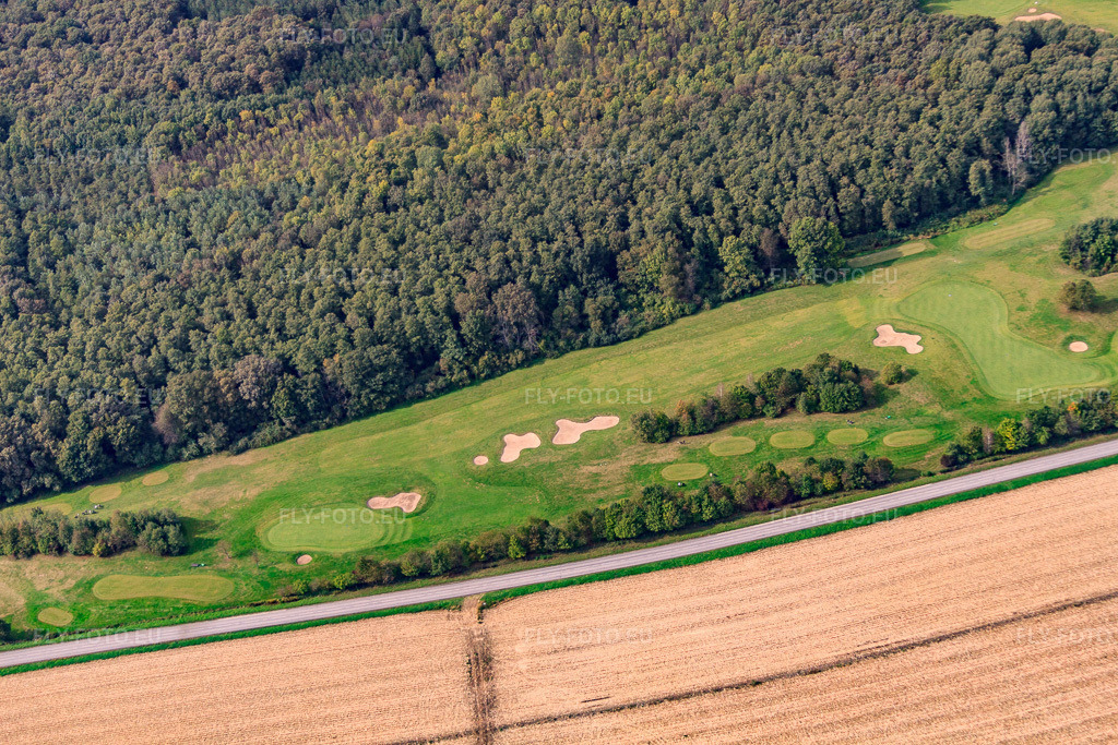 Vue aérienne: Greens et étangs du club de golf de Baden-Baden Soufflenheim à Soufflenheim dans le département Bas Rhin, France – .Photo: IMG_53489.jpg prise le 30/09/2012 par Werner Riehm/FLY-FOTO.eu – Résolution de l'original: 4752 x 3168 px