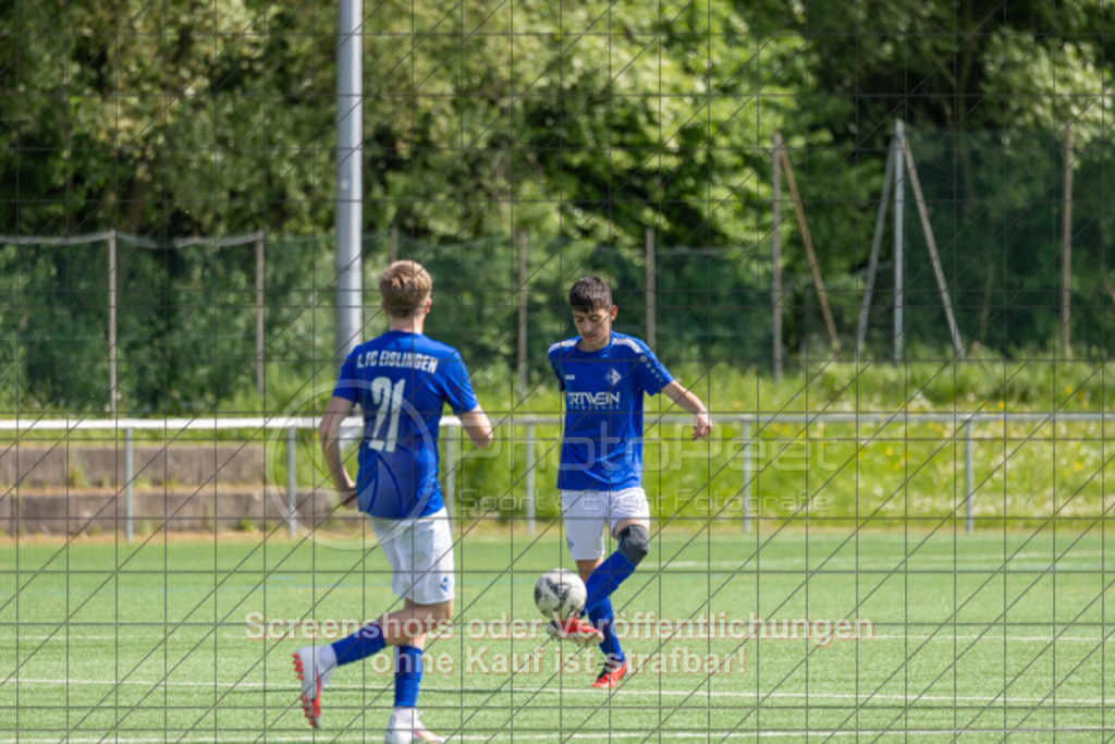20250503_153713_0584 | #, 1.FC Eislingen (hellblau) vs. SGM TSG Zell-Hattenhofen-Holzmaden (dunkelblau), Jugend-Fussball, C-Junioren Landesstaffel Mitte, 18. Spieltag, Saison 20242025, Kunstrasenplatz, Haldenstraße 45, 73054 Eislingen, 03.05.2025 - 1500 Uhr,Foto: PhotoPeet-Sportfotografie/Peter Harich