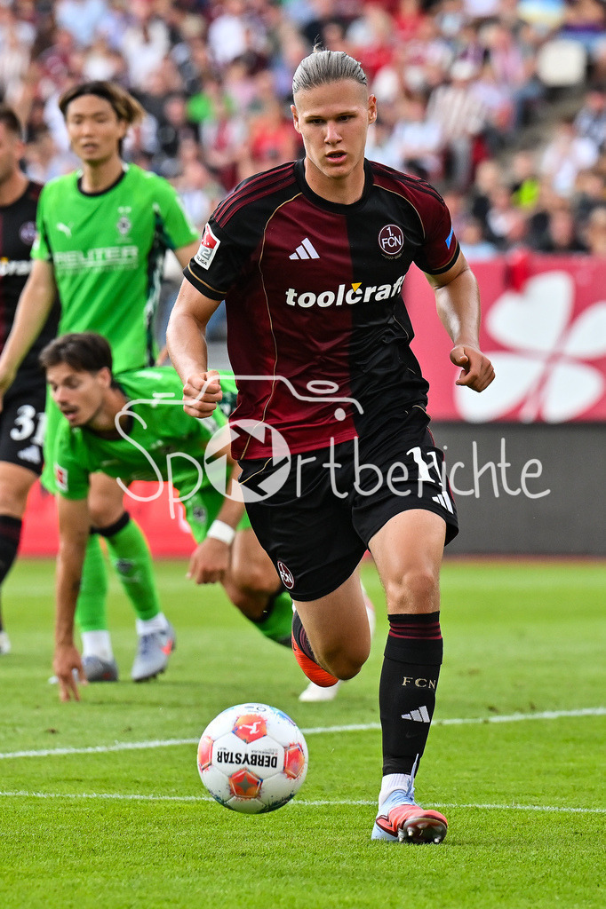 1. FC Nürnberg - Borussia Mönchengladbach | am Ball Artem STEPANOV (1. FC Nuernberg 11) / Einzelfoto / Freisteller / Testspiel: 1. FC Nuernberg - Borussia Mönchengladbach, Max-Morlock Stadion am 26.07.2025 / DFL REGULATIONS PROHIBIT ANY USE OF PHOTOGRAPHS AS IMAGE SEQUENCES AND/OR QUASI-VIDEO