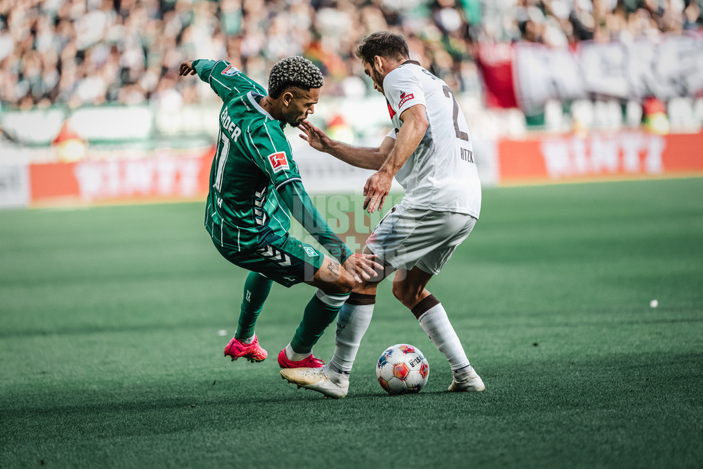 Fußball | Männer | Saison 2025/2026 | 1. Fußball-Bundesliga | 6. Spieltag | SV Werder Bremen vs. FC St. Pauli | 04.10.2025 | v.l. Justin Njinmah (#11, SV Werder Bremen) gegen Lars Ritzka (#21, FC St. Pauli)