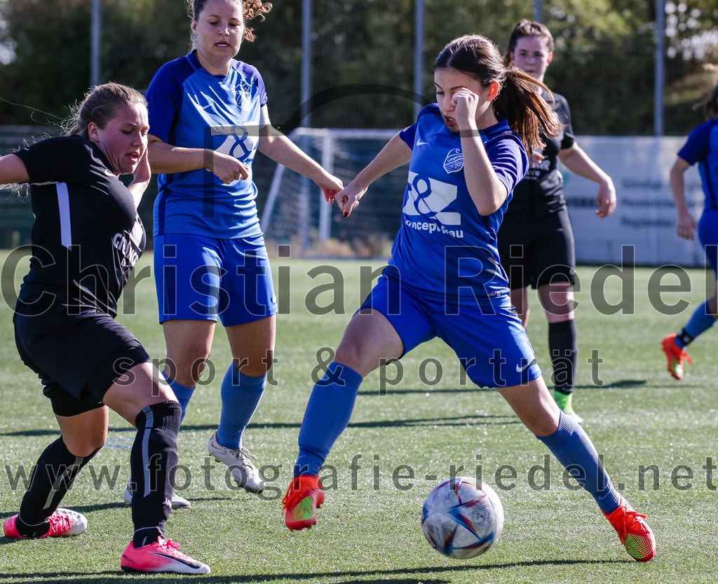 2023-10-21_038_FC_Langengeisling_gegen_TSV_Eching | Erding, Deutschland, 21.10.2023:
Fußball, Bezirksoberliga 2023 / 2024, 8. Spieltag, FC Langengeisling gegen TSV Eching, Endergebnis: 0:0

Katrin Schwentner (TSV Eching, #2), Anna Deischl (FC Langengeisling, #17)

Foto: Christian Riedel / fotografie-riedel.net