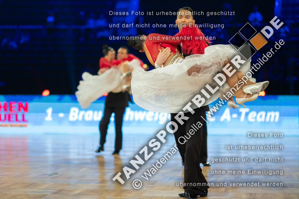 20251206-01169 | Hier finden Sie Tanz Bilder vom Latein und Standard Formationen tanzen. Sportbilder vom Tanzsport. Schöne Fotos und von Weltmeisterschaft, Europameisterschaft, Bundesliga, Regionalliga, Oberliga und Landesliga sowie von GOC Stuttgart, DanceComp, WM Bremen