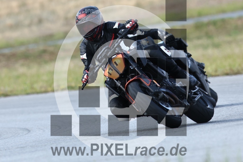 0171-20240803_00401 | Schöne Erinnerungen an spannende Momente - das festzuhalten ist unser Job. PIXELrace.de ist seit 2003 auf den Rennstrecken Europas unterwegs um die Action draußen beim Fahren und die wunderbare Stimmung imm Fahrerlager für euch einzufangen.