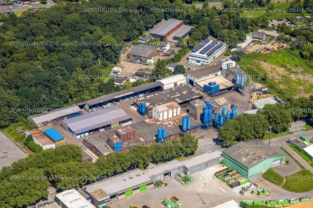 Wesel240802136 | Luftbild, Gewerbegebiet Am Lippeglacis mit Mineralmahlwerk C. Welsch GmbH, am Lippemündungsraum mit Baustelle, Fluss Lippe und Naturschutzgebiet NSG, Wesel, Ruhrgebiet, Niederrhein, Nordrhein-Westfalen, Deutschland