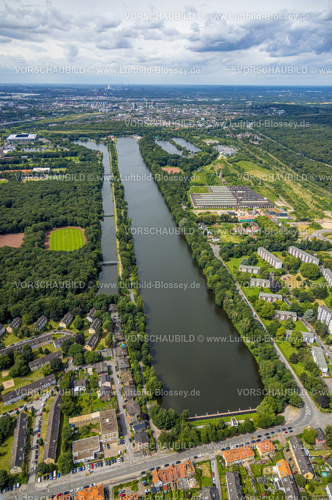 Duisburg240703807-Sued | Luftbild, Duisburg-Süd, Regattabahn, hinten Schauinsland-Reisen-Arena, auch Wedau-Stadion, Fernsicht und blauer Himmel mit Wolken, Neudorf, Duisburg, Ruhrgebiet, Nordrhein-Westfalen, Deutschland