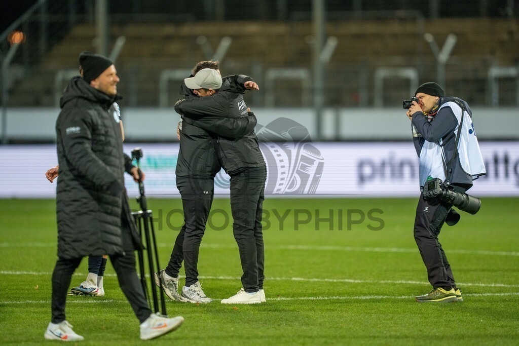 SV Stuttgarter Kickers vs. SGV Freiberg, Fussball, WFV-Pokal, Viertelfinale, 17.03.2026 | Kerem Arslan (Co-Trainer SV Stuttgarter Kickers) und Marco Wildersinn (Trainer SV Stuttgarter Kickers) nach dem Sieg,SV Stuttgarter Kickers vs. SGV Freiberg, Fussball, WFV-Pokal, Viertelfinale, 17.03.2026Foto: photosbyphips/Philip Ziegler