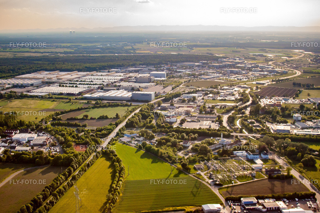 Industriegebiet W | Luftbild: Industriegebiet W im Ortsteil Frauenweiler in Wiesloch im Bundesland Baden-Württemberg in Deutschland. Foto: IMG_27705.jpg vom 24.05.2010 durch Werner Riehm/FLY-FOTO.de - Realisiert mit Pictrs.com