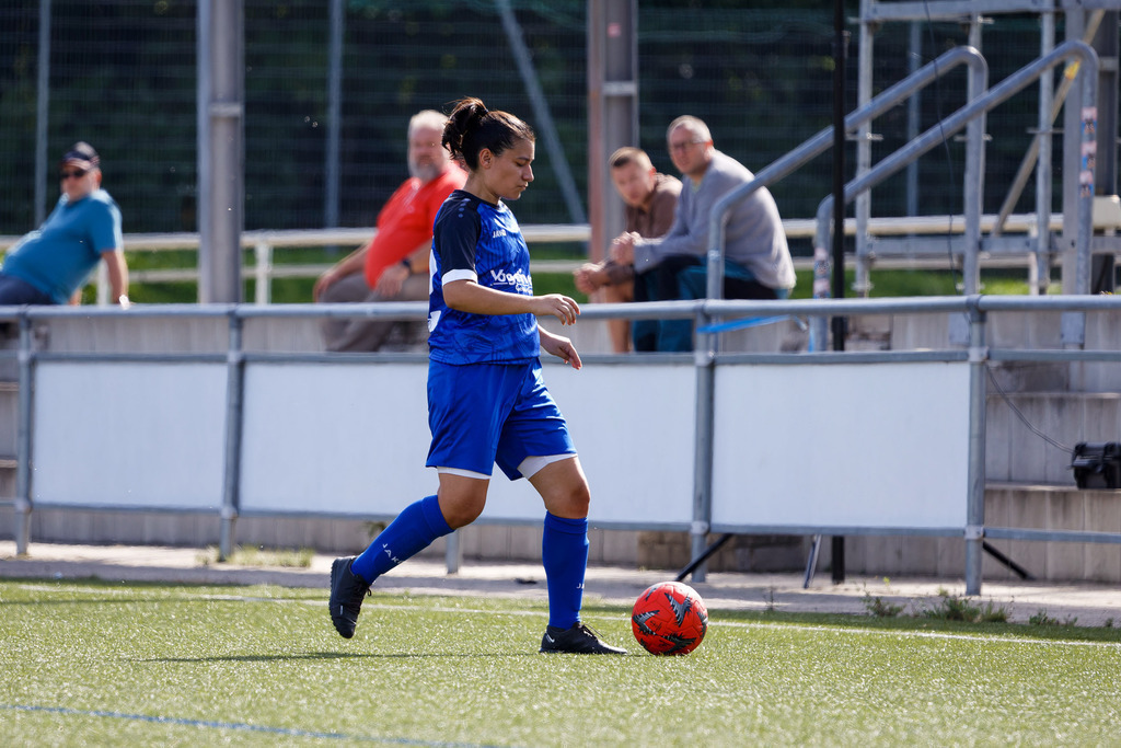 FCHMÜN_250907_4282 | Fotopresso – Sportfotografie in Heidenheim & Umgebung. Professionelle Sportfotografie für unvergessliche Momente. Dynamische Action-Shots, emotionale Szenen & hochwertige Bilder. - Realisiert mit Pictrs.com