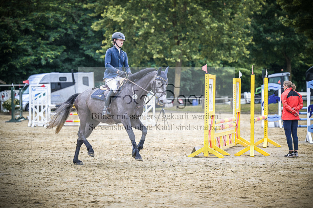 DOS_2296 | Entdecke hochwertige Reitturnierfotos von Foto Oger. Professionell, emotional und authentisch – jetzt Lieblingsmomente im Shop bestellen.Deutschlandweite Turnierfotografie. - Realisiert mit Pictrs.com
