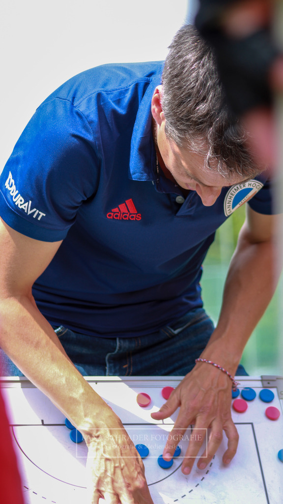 Head Coach Mannheimer HC Andreu Enrich BUNDESLIGA HERREN VF3 MHC-CHTC 21.05.2023 | lanaschraderfotografie - Realisiert mit Pictrs.com