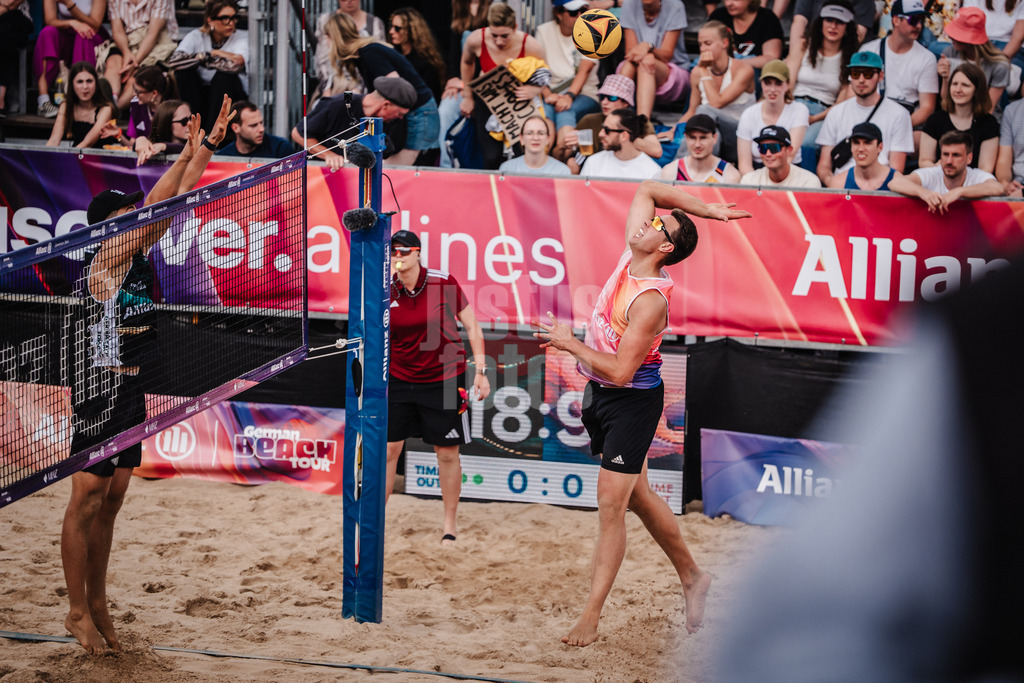 Beachvolleyball | Männer | Allianz German Beach Tour 2025 | Tourstop Hamburg | 01.06.2025 | Jonas Kaminski beim Angriff